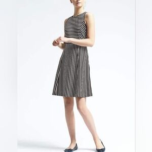 Banana Republic Striped Ponte Dress in Women's Size 6T